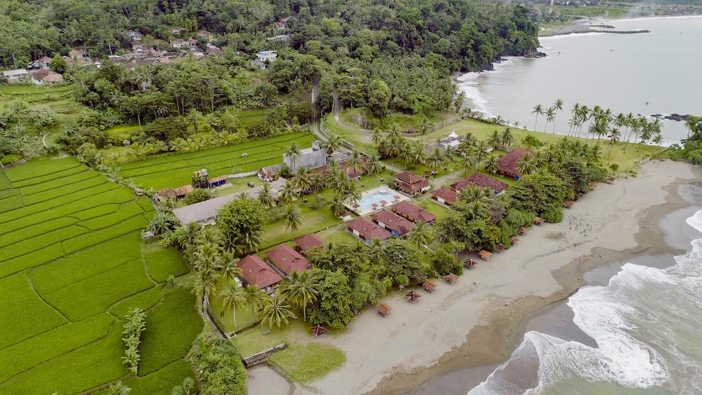 Ocean Queen Resort Cisolok Dış mekan fotoğraf